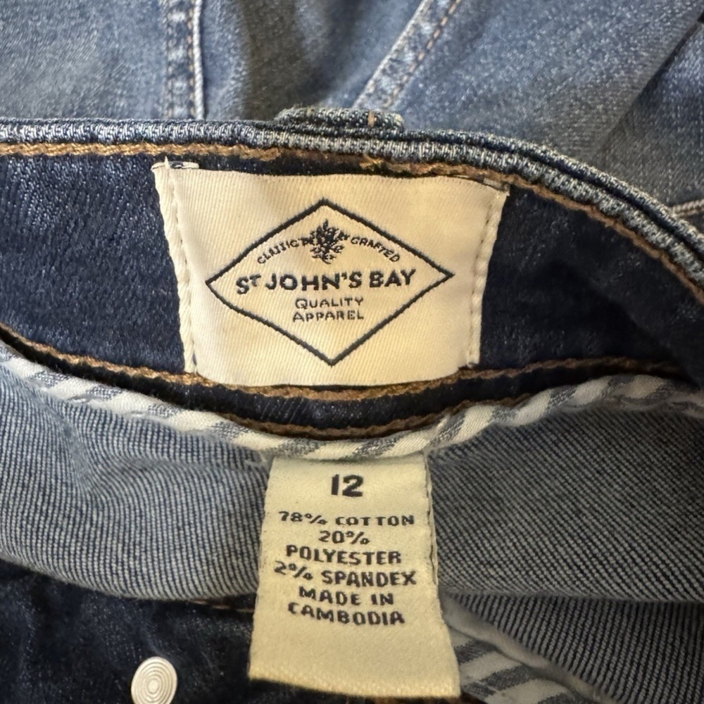 St. John's Bay Size 12 Dark Wash Mid-Rise Denim Shorts - EUC - Picture 3 of 3